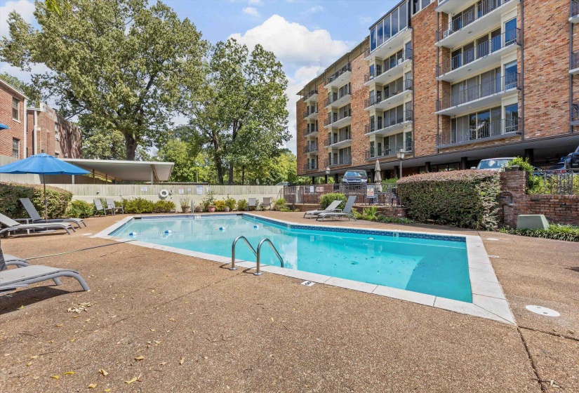 2195 POPLAR AVE, Memphis, Tennessee 38104, 2 Bedroom Bedrooms, 4 Room Rooms,2 BathroomBathrooms,Residential,For Sale,POPLAR,0,10229525