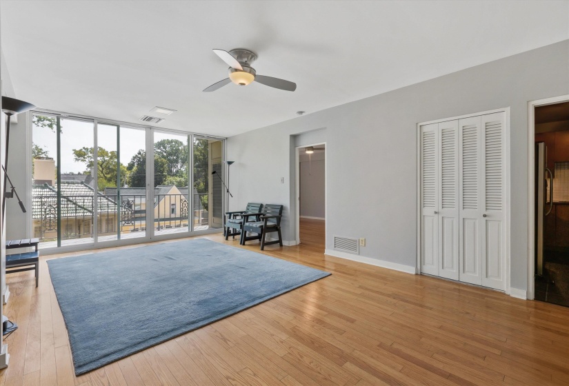 2195 POPLAR AVE, Memphis, Tennessee 38104, 2 Bedroom Bedrooms, 4 Room Rooms,2 BathroomBathrooms,Residential,For Sale,POPLAR,0,10229525
