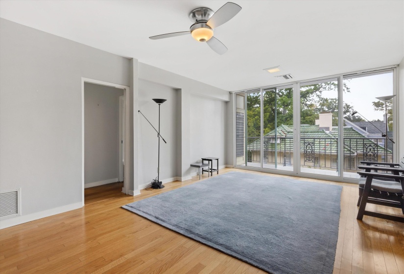 2195 POPLAR AVE, Memphis, Tennessee 38104, 2 Bedroom Bedrooms, 4 Room Rooms,2 BathroomBathrooms,Residential,For Sale,POPLAR,0,10229525