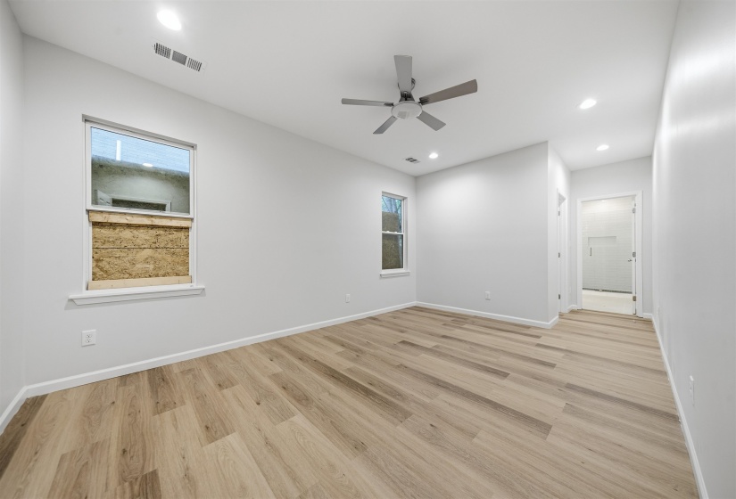258 HOLLYWOOD ST, Memphis, Tennessee 38112, 4 Bedroom Bedrooms, 5 Room Rooms,2 BathroomBathrooms,Residential,For Sale,HOLLYWOOD,0,10229527