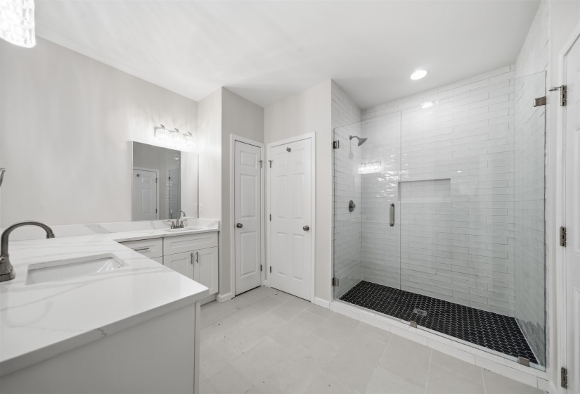 258 HOLLYWOOD ST, Memphis, Tennessee 38112, 4 Bedroom Bedrooms, 5 Room Rooms,2 BathroomBathrooms,Residential,For Sale,HOLLYWOOD,0,10229527