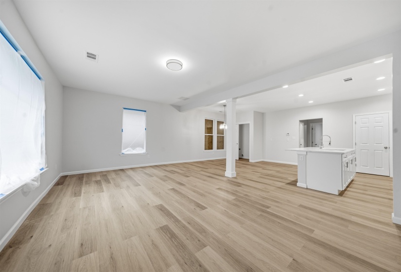 258 HOLLYWOOD ST, Memphis, Tennessee 38112, 4 Bedroom Bedrooms, 5 Room Rooms,2 BathroomBathrooms,Residential,For Sale,HOLLYWOOD,0,10229527