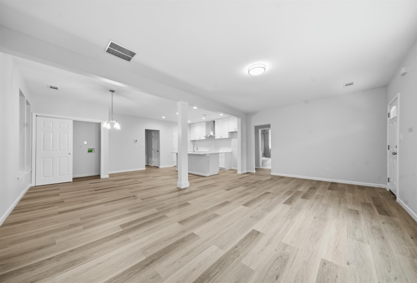 258 HOLLYWOOD ST, Memphis, Tennessee 38112, 4 Bedroom Bedrooms, 5 Room Rooms,2 BathroomBathrooms,Residential,For Sale,HOLLYWOOD,0,10229527
