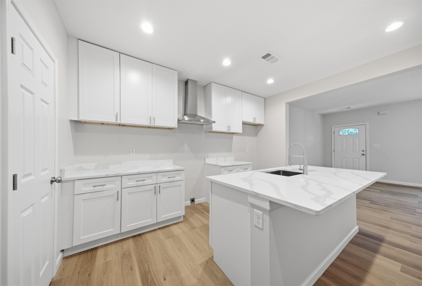 258 HOLLYWOOD ST, Memphis, Tennessee 38112, 4 Bedroom Bedrooms, 5 Room Rooms,2 BathroomBathrooms,Residential,For Sale,HOLLYWOOD,0,10229527