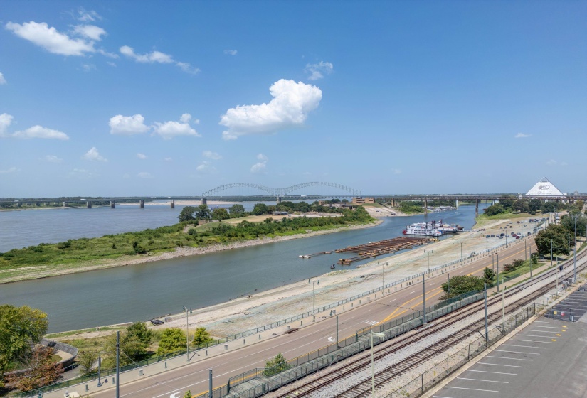 200 WAGNER PL, Memphis, Tennessee 38103, 2 Bedroom Bedrooms, 5 Room Rooms,2 BathroomBathrooms,Residential,For Sale,WAGNER,0,10229528