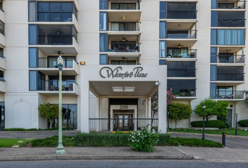 200 WAGNER PL, Memphis, Tennessee 38103, 2 Bedroom Bedrooms, 5 Room Rooms,2 BathroomBathrooms,Residential,For Sale,WAGNER,0,10229528