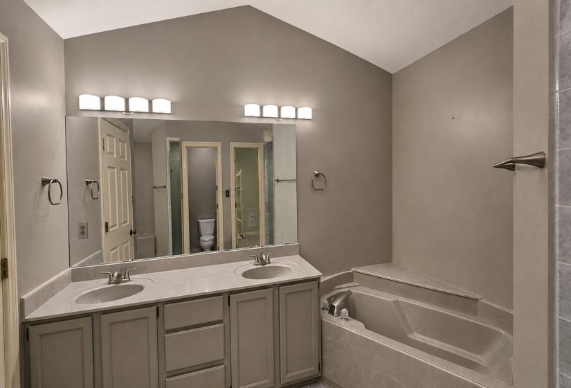 1501 GRANVILLE LN, Memphis, Tennessee 38104, 3 Bedroom Bedrooms, 6 Room Rooms,2.1 BathroomBathrooms,Residential,For Sale,GRANVILLE,0,10229529