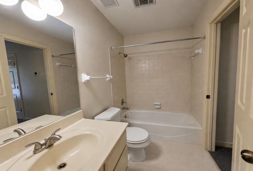 1501 GRANVILLE LN, Memphis, Tennessee 38104, 3 Bedroom Bedrooms, 6 Room Rooms,2.1 BathroomBathrooms,Residential,For Sale,GRANVILLE,0,10229529