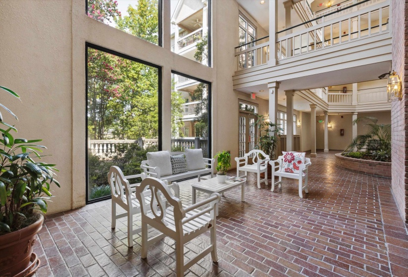 405 PERKINS RD, Memphis, Tennessee 38117, 2 Bedroom Bedrooms, 2 Room Rooms,2 BathroomBathrooms,Residential,For Sale,PERKINS,0,10229316