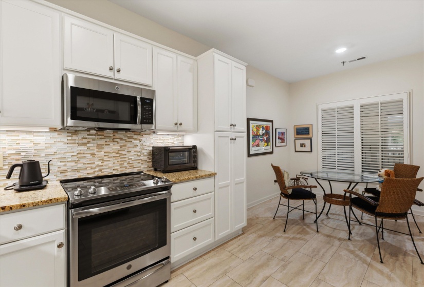 405 PERKINS RD, Memphis, Tennessee 38117, 2 Bedroom Bedrooms, 2 Room Rooms,2 BathroomBathrooms,Residential,For Sale,PERKINS,0,10229316