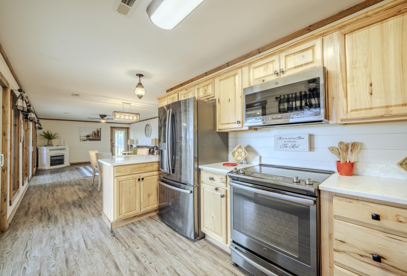 649 NARROWS LN, Counce, Tennessee 38326, 3 Bedroom Bedrooms, 8 Room Rooms,2 BathroomBathrooms,Residential,For Sale,NARROWS,0,10229539