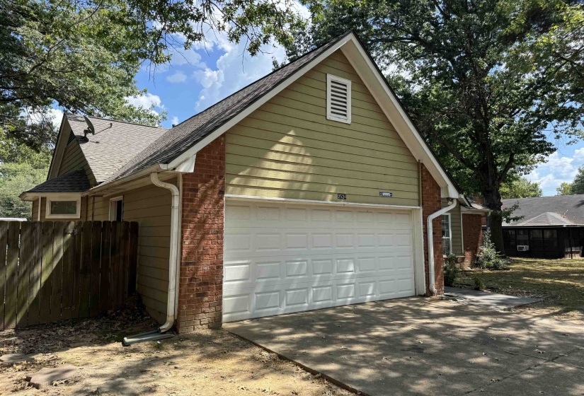 2524 LAURELCREST DR, Memphis, Tennessee 38133, 3 Bedroom Bedrooms, 5 Room Rooms,2 BathroomBathrooms,Residential,For Sale,LAURELCREST,0,10229563