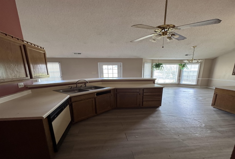 2524 LAURELCREST DR, Memphis, Tennessee 38133, 3 Bedroom Bedrooms, 5 Room Rooms,2 BathroomBathrooms,Residential,For Sale,LAURELCREST,0,10229563