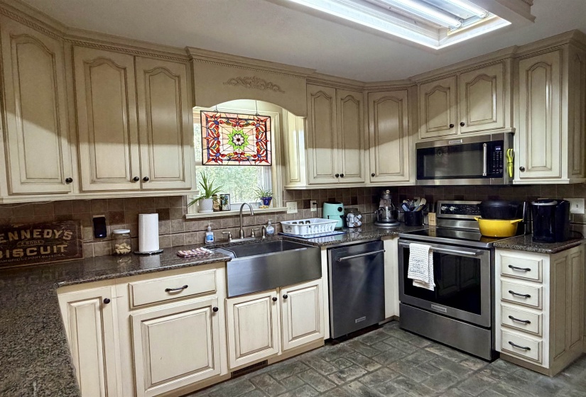 835 TWIN VIEW CIR, Selmer, Tennessee 38375-6018, 3 Bedroom Bedrooms, 12 Room Rooms,4 BathroomBathrooms,Residential,For Sale,TWIN VIEW,0,10229573
