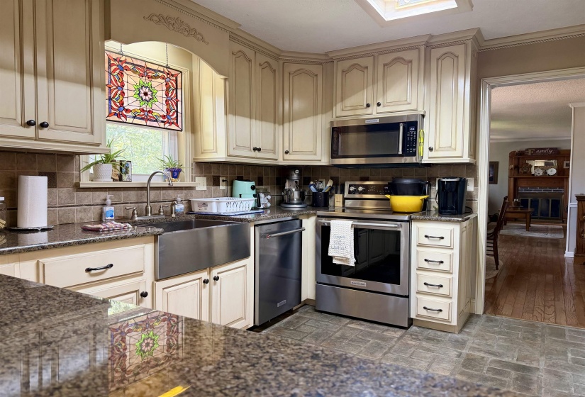 835 TWIN VIEW CIR, Selmer, Tennessee 38375-6018, 3 Bedroom Bedrooms, 12 Room Rooms,4 BathroomBathrooms,Residential,For Sale,TWIN VIEW,0,10229573