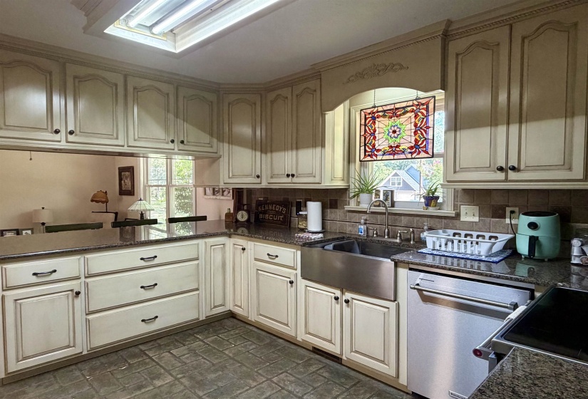 835 TWIN VIEW CIR, Selmer, Tennessee 38375-6018, 3 Bedroom Bedrooms, 12 Room Rooms,4 BathroomBathrooms,Residential,For Sale,TWIN VIEW,0,10229573