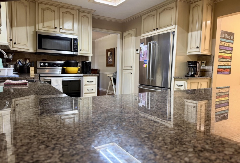835 TWIN VIEW CIR, Selmer, Tennessee 38375-6018, 3 Bedroom Bedrooms, 12 Room Rooms,4 BathroomBathrooms,Residential,For Sale,TWIN VIEW,0,10229573