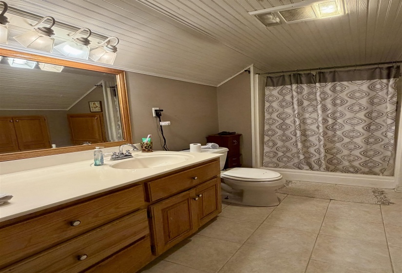 835 TWIN VIEW CIR, Selmer, Tennessee 38375-6018, 3 Bedroom Bedrooms, 12 Room Rooms,4 BathroomBathrooms,Residential,For Sale,TWIN VIEW,0,10229573