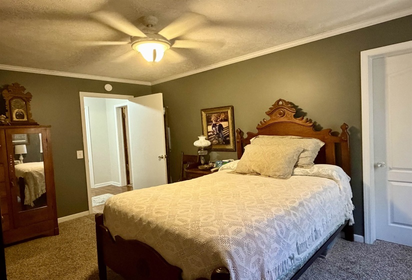 835 TWIN VIEW CIR, Selmer, Tennessee 38375-6018, 3 Bedroom Bedrooms, 12 Room Rooms,4 BathroomBathrooms,Residential,For Sale,TWIN VIEW,0,10229573
