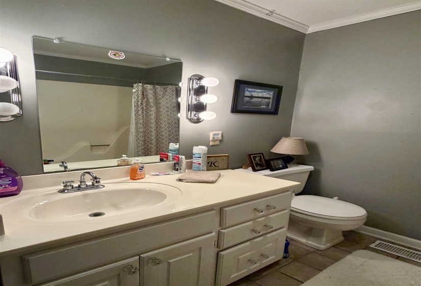835 TWIN VIEW CIR, Selmer, Tennessee 38375-6018, 3 Bedroom Bedrooms, 12 Room Rooms,4 BathroomBathrooms,Residential,For Sale,TWIN VIEW,0,10229573