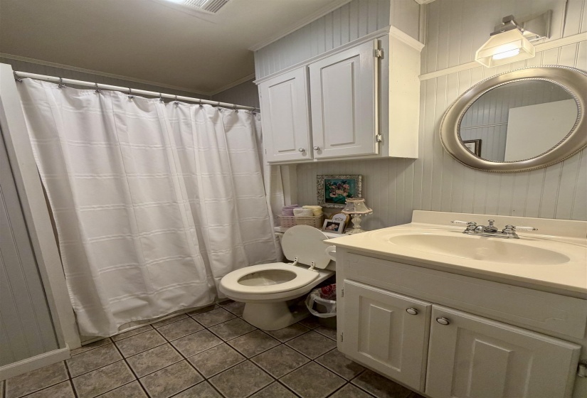 835 TWIN VIEW CIR, Selmer, Tennessee 38375-6018, 3 Bedroom Bedrooms, 12 Room Rooms,4 BathroomBathrooms,Residential,For Sale,TWIN VIEW,0,10229573