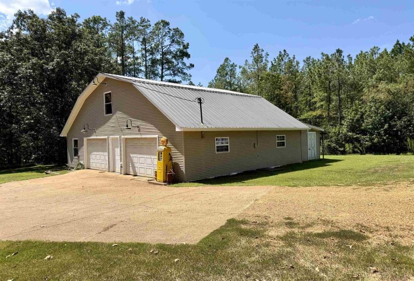 835 TWIN VIEW CIR, Selmer, Tennessee 38375-6018, 3 Bedroom Bedrooms, 12 Room Rooms,4 BathroomBathrooms,Residential,For Sale,TWIN VIEW,0,10229573