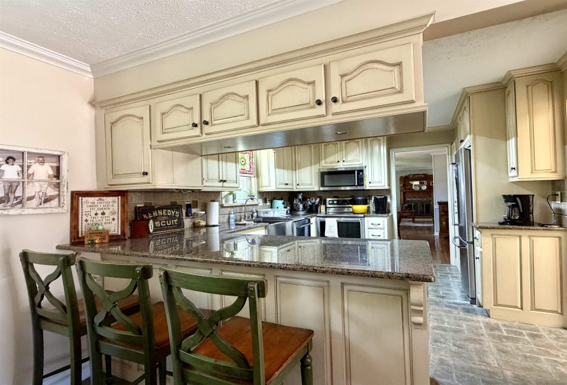 835 TWIN VIEW CIR, Selmer, Tennessee 38375-6018, 3 Bedroom Bedrooms, 12 Room Rooms,4 BathroomBathrooms,Residential,For Sale,TWIN VIEW,0,10229573