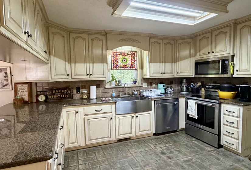 835 TWIN VIEW CIR, Selmer, Tennessee 38375-6018, 3 Bedroom Bedrooms, 12 Room Rooms,4 BathroomBathrooms,Residential,For Sale,TWIN VIEW,0,10229573