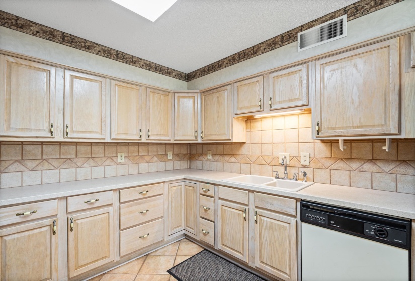 2956 HONEY TREE DR, Germantown, Tennessee 38138, 4 Bedroom Bedrooms, 8 Room Rooms,3.1 BathroomBathrooms,Residential,For Sale,HONEY TREE,0,10229575