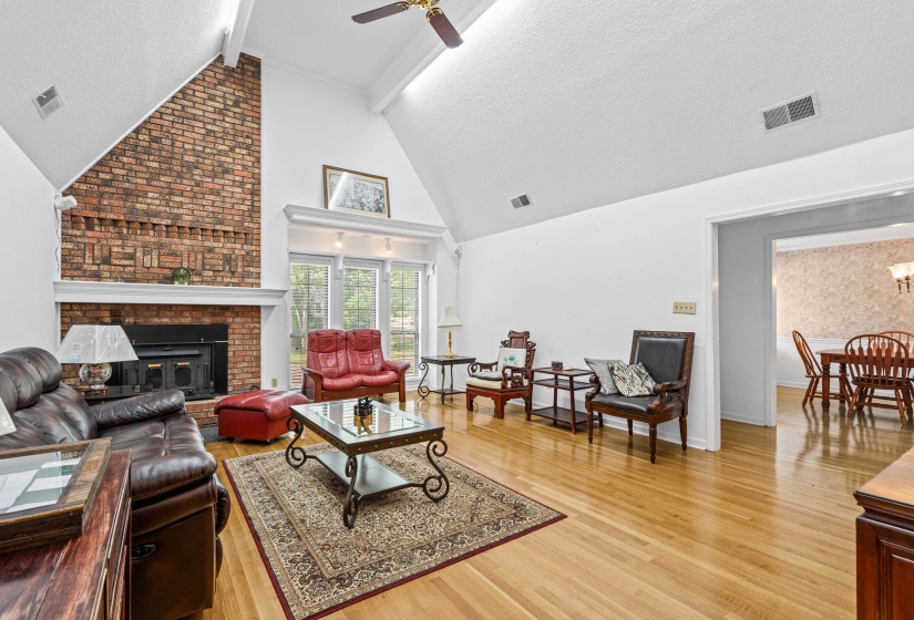 2956 HONEY TREE DR, Germantown, Tennessee 38138, 4 Bedroom Bedrooms, 8 Room Rooms,3.1 BathroomBathrooms,Residential,For Sale,HONEY TREE,0,10229575