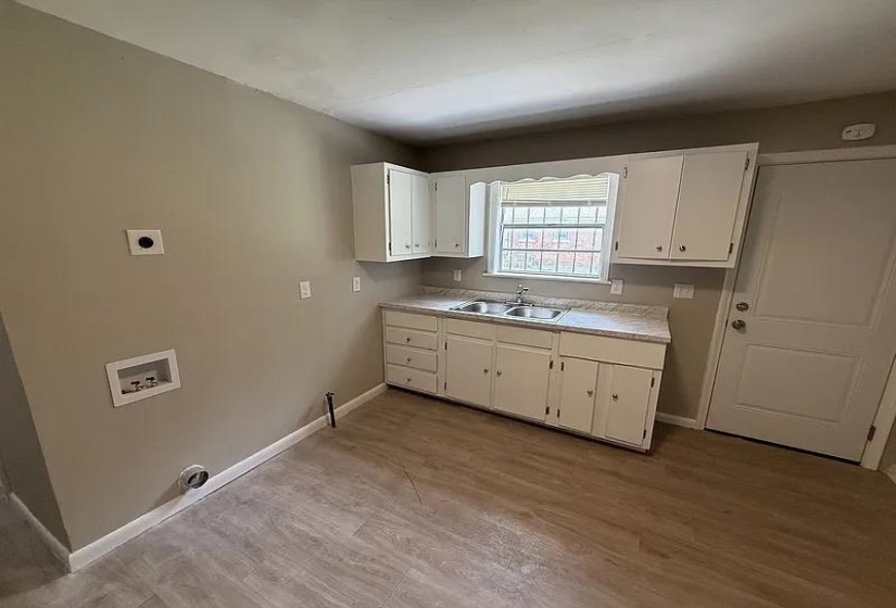 1351 AUSTIN ST, Memphis, Tennessee 38108, 2 Bedroom Bedrooms, 0 ,1 BathroomBathrooms,Duplexes,For Sale,AUSTIN,0,10229607
