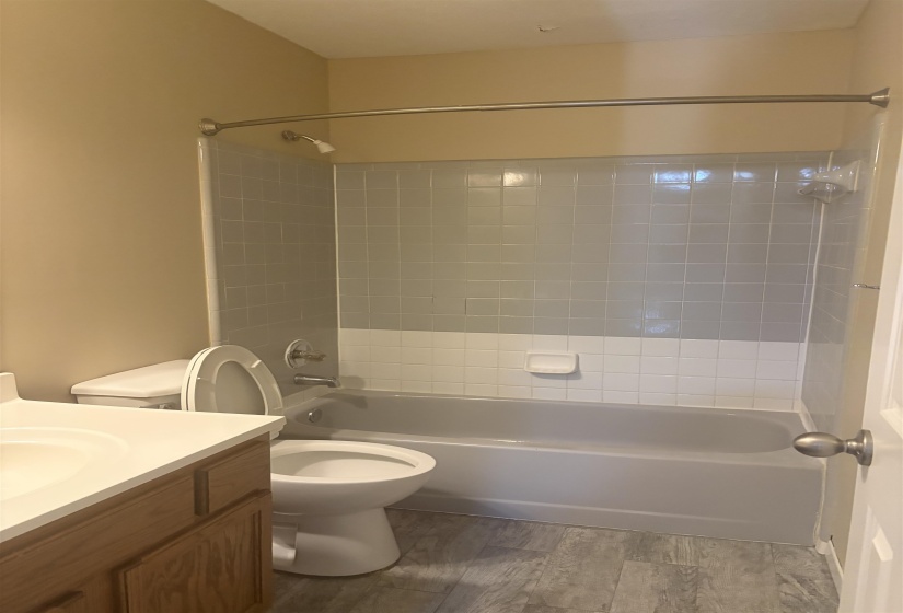 1655 OAKEN BUCKET DR, Memphis, Tennessee 38016, 3 Bedroom Bedrooms, 6 Room Rooms,2 BathroomBathrooms,Rental Properties,For Sale,OAKEN BUCKET,0,10229603