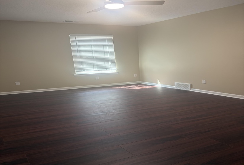 1655 OAKEN BUCKET DR, Memphis, Tennessee 38016, 3 Bedroom Bedrooms, 6 Room Rooms,2 BathroomBathrooms,Rental Properties,For Sale,OAKEN BUCKET,0,10229603
