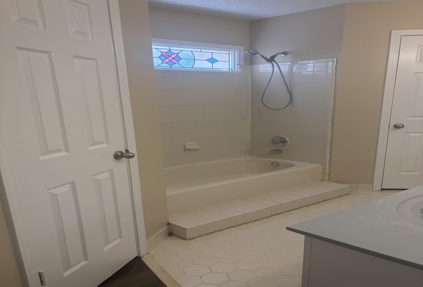 1655 OAKEN BUCKET DR, Memphis, Tennessee 38016, 3 Bedroom Bedrooms, 6 Room Rooms,2 BathroomBathrooms,Rental Properties,For Sale,OAKEN BUCKET,0,10229603