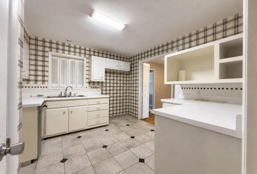 4184 LANSFORD DR, Memphis, Tennessee 38128, 5 Bedroom Bedrooms, 10 Room Rooms,3 BathroomBathrooms,Residential,For Sale,LANSFORD,0,10229580