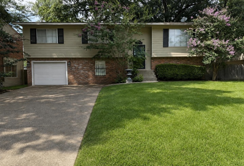 4184 LANSFORD DR, Memphis, Tennessee 38128, 5 Bedroom Bedrooms, 10 Room Rooms,3 BathroomBathrooms,Residential,For Sale,LANSFORD,0,10229580