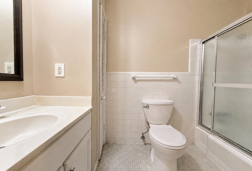 4184 LANSFORD DR, Memphis, Tennessee 38128, 5 Bedroom Bedrooms, 10 Room Rooms,3 BathroomBathrooms,Residential,For Sale,LANSFORD,0,10229580