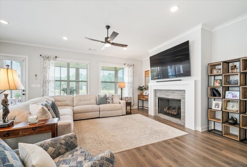 10207 LOUANNE DR, Collierville, Tennessee 38017, 3 Bedroom Bedrooms, 10 Room Rooms,2.1 BathroomBathrooms,Residential,For Sale,LOUANNE,0,10229583