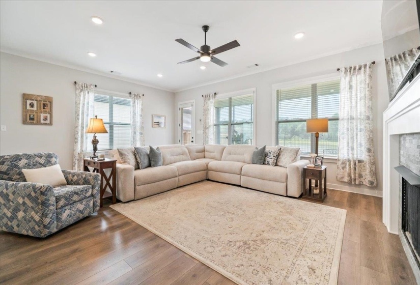 10207 LOUANNE DR, Collierville, Tennessee 38017, 3 Bedroom Bedrooms, 10 Room Rooms,2.1 BathroomBathrooms,Residential,For Sale,LOUANNE,0,10229583