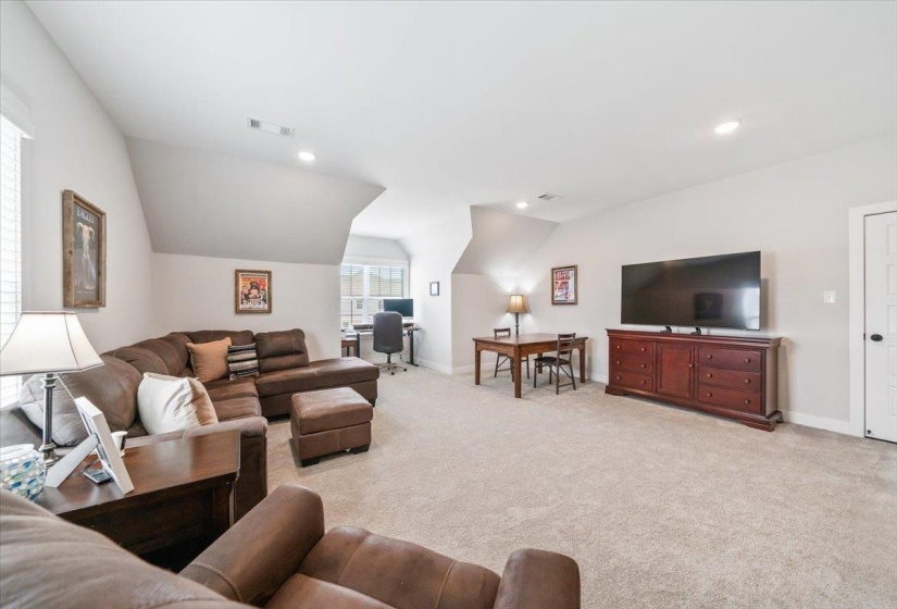 10207 LOUANNE DR, Collierville, Tennessee 38017, 3 Bedroom Bedrooms, 10 Room Rooms,2.1 BathroomBathrooms,Residential,For Sale,LOUANNE,0,10229583