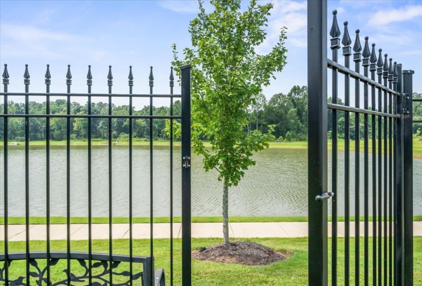 10207 LOUANNE DR, Collierville, Tennessee 38017, 3 Bedroom Bedrooms, 10 Room Rooms,2.1 BathroomBathrooms,Residential,For Sale,LOUANNE,0,10229583