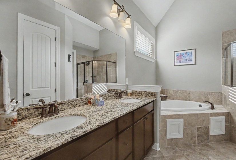 9082 OAKVALE DR, Cordova, Tennessee 38016, 4 Bedroom Bedrooms, 7 Room Rooms,3 BathroomBathrooms,Residential,For Sale,OAKVALE,0,10229587