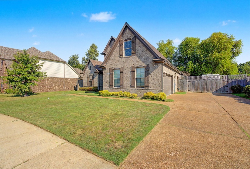 9082 OAKVALE DR, Cordova, Tennessee 38016, 4 Bedroom Bedrooms, 7 Room Rooms,3 BathroomBathrooms,Residential,For Sale,OAKVALE,0,10229587