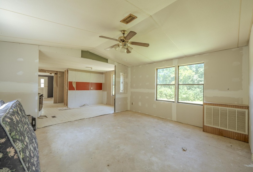 118 CHARLIE LN, Waynesboro, Tennessee 38485, 3 Bedroom Bedrooms, 6 Room Rooms,2 BathroomBathrooms,Residential,For Sale,CHARLIE,0,10229595