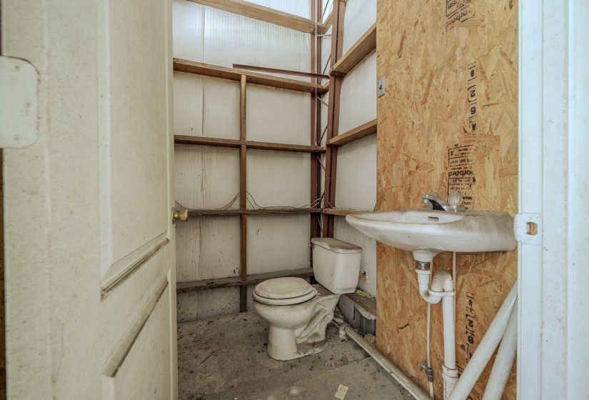 118 CHARLIE LN, Waynesboro, Tennessee 38485, 3 Bedroom Bedrooms, 6 Room Rooms,2 BathroomBathrooms,Residential,For Sale,CHARLIE,0,10229595