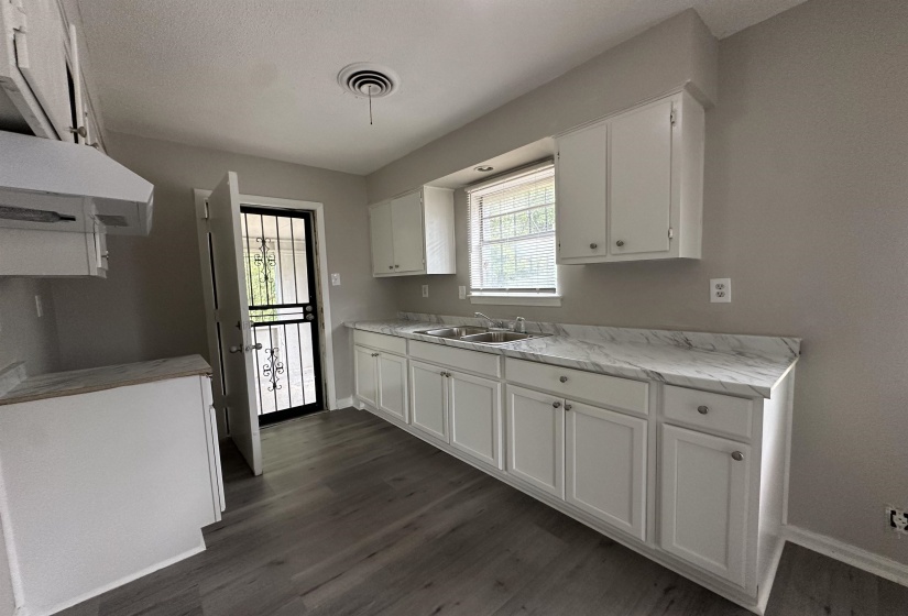 170 BURWOOD DR, Memphis, Tennessee 38109, 3 Bedroom Bedrooms, 6 Room Rooms,1 BathroomBathrooms,Residential,For Sale,BURWOOD,0,10229596