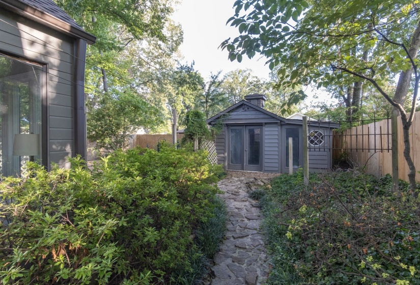 3639 COWDEN AVE, Memphis, Tennessee 38111, 4 Bedroom Bedrooms, 9 Room Rooms,2 BathroomBathrooms,Residential,For Sale,COWDEN,0,10229597
