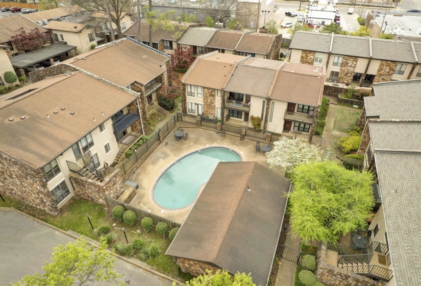 439 PERKINS RD, Memphis, Tennessee 38117, 3 Bedroom Bedrooms, 6 Room Rooms,2.1 BathroomBathrooms,Residential,For Sale,PERKINS,0,10229601