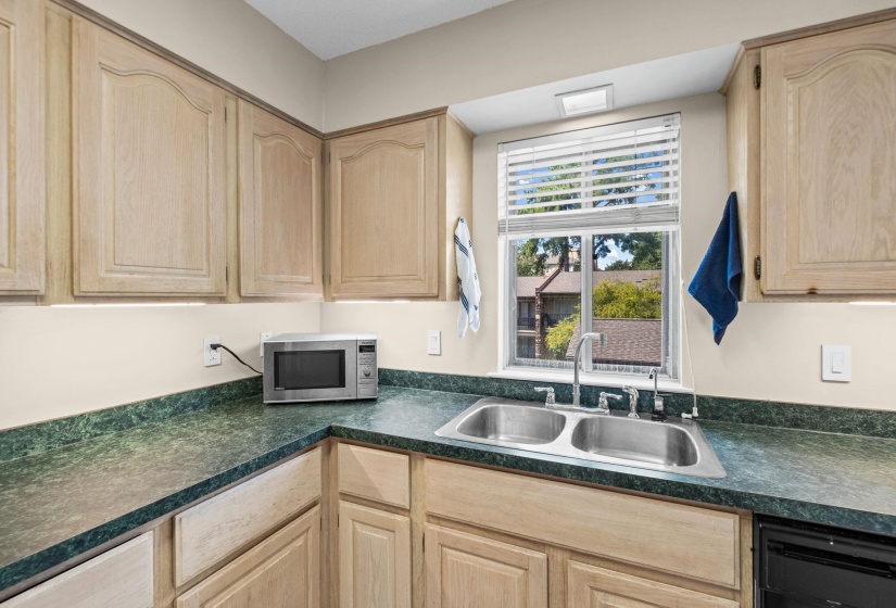 439 PERKINS RD, Memphis, Tennessee 38117, 3 Bedroom Bedrooms, 6 Room Rooms,2.1 BathroomBathrooms,Residential,For Sale,PERKINS,0,10229601