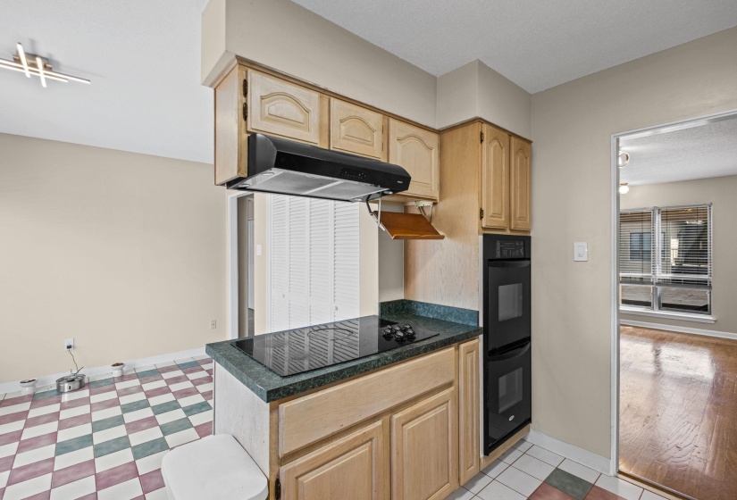 439 PERKINS RD, Memphis, Tennessee 38117, 3 Bedroom Bedrooms, 6 Room Rooms,2.1 BathroomBathrooms,Residential,For Sale,PERKINS,0,10229601